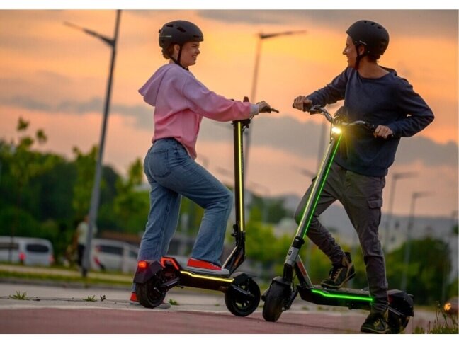 Šalmai ir saugumas važiuojant elektriniu dviračiu ar paspirtuku – į ką svarbiausia atkreipti dėmesį?