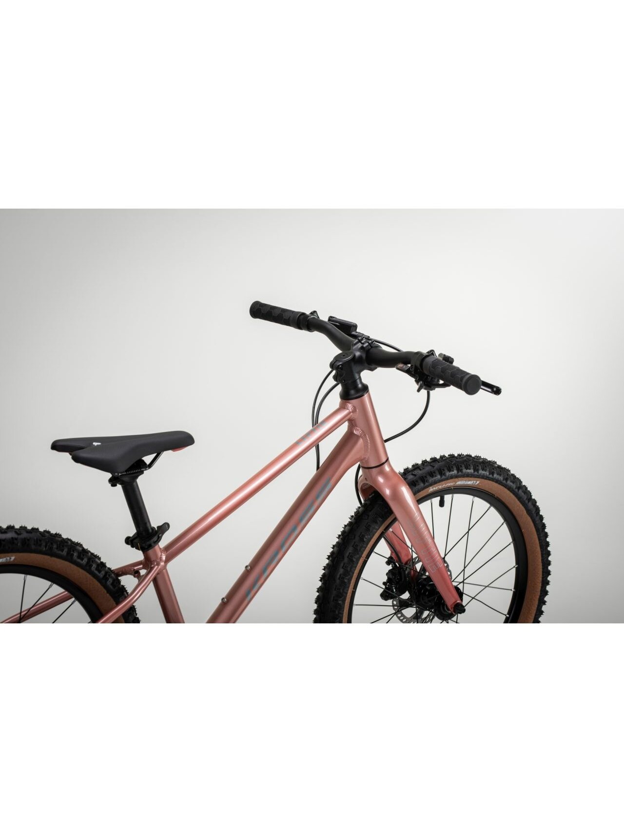 KROSS Liftie 20 X MY26 / Pink-Grey Gloss / lengvas vaikiškas dviratis (20") 4 KROSS Liftie 20 X MY26 / Pink-Grey Gloss / lengvas vaikiškas dviratis (20") 4