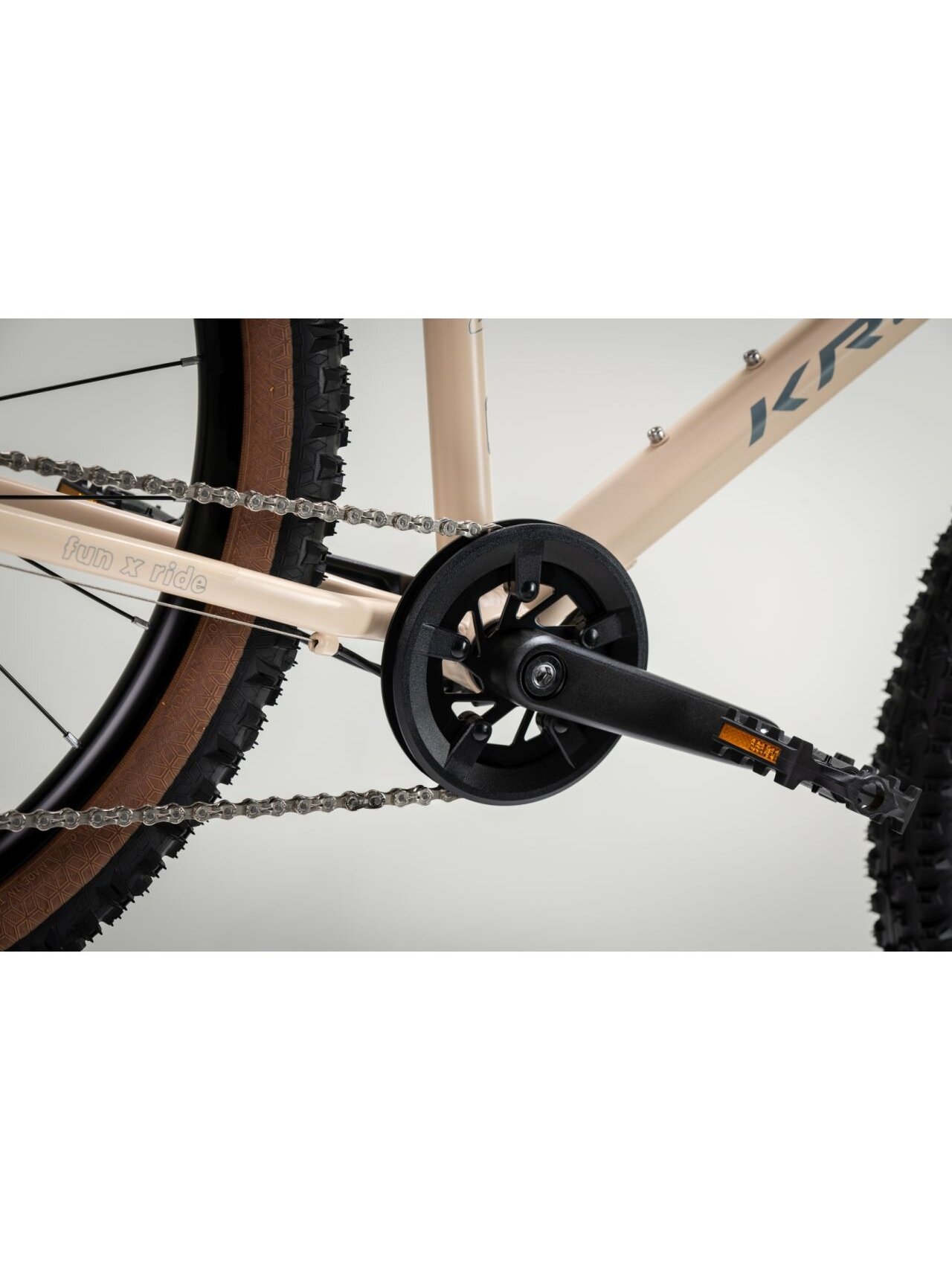 KROSS Liftie 24 X MY26 / Beige-Grey Matt / lengvas vaikiškas dviratis (24") 13 KROSS Liftie 24 X MY26 / Beige-Grey Matt / lengvas vaikiškas dviratis (24") 13