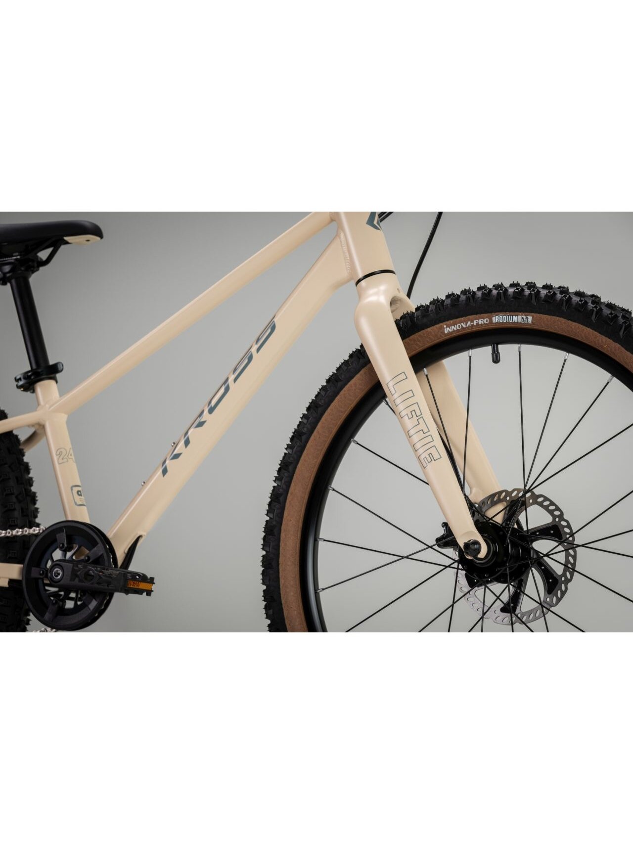 KROSS Liftie 24 X MY26 / Beige-Grey Matt / lengvas vaikiškas dviratis (24") 15 KROSS Liftie 24 X MY26 / Beige-Grey Matt / lengvas vaikiškas dviratis (24") 15