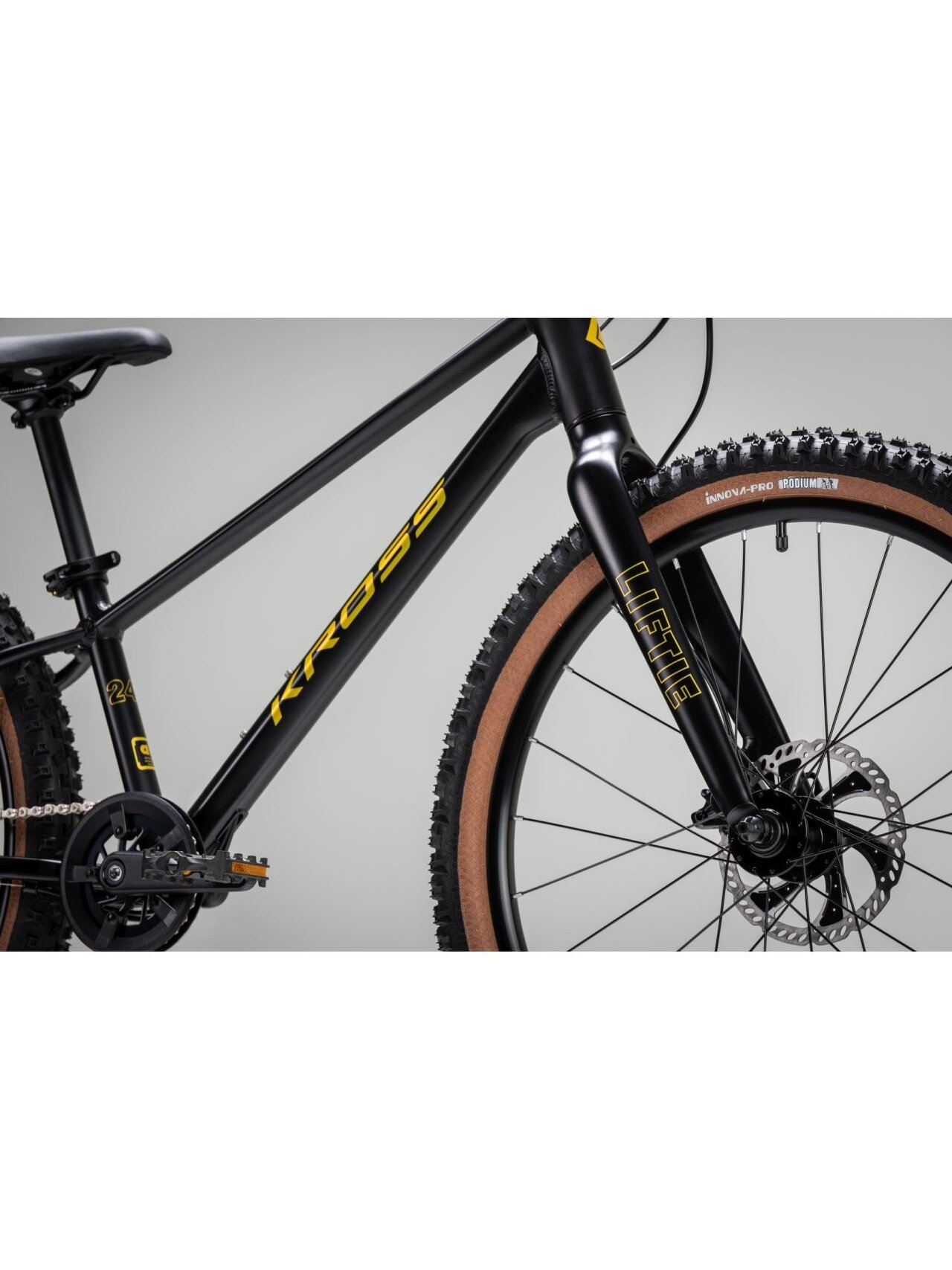 KROSS Liftie 24 X MY26 / Black-Yellow Matt / lengvas vaikiškas dviratis (24") 17 KROSS Liftie 24 X MY26 / Black-Yellow Matt / lengvas vaikiškas dviratis (24") 17
