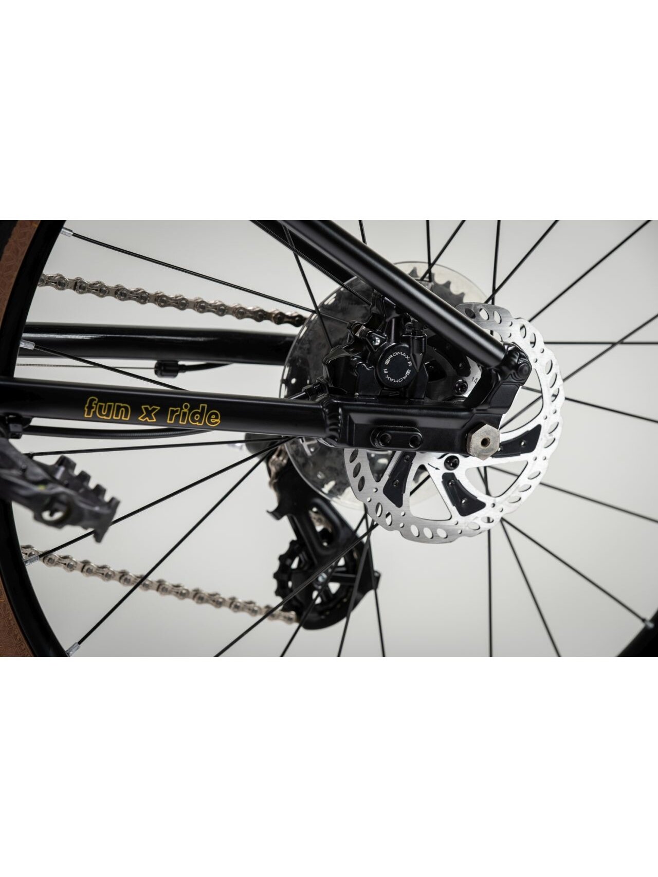 KROSS Liftie 24 X MY26 / Black-Yellow Matt / lengvas vaikiškas dviratis (24") 19 KROSS Liftie 24 X MY26 / Black-Yellow Matt / lengvas vaikiškas dviratis (24") 19